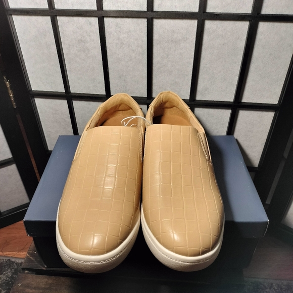 Universal Thread Kelsey Sneaker Tan Size 6 - Picture 3 of 5